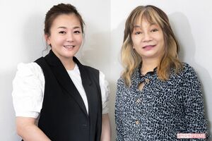 華原朋美（左）と岩井志麻子（右）　撮影／佐藤靖彦