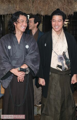 小栗旬、鈴木亮平　撮影／坂本利幸