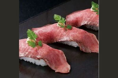 ぐるなびに掲載されていたローストビーフの肉寿司の写真（『ぐるなび』より）