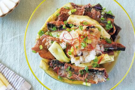 さんま缶となすのおろしあえ