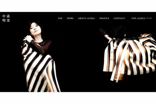 リニューアルされた公式サイトには、５年ぶりとなる明菜の近影写真が。少しふっくらとした印象だ