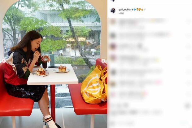 若々しい“MIXコーデ”姿を疲労した蛯原友里(本人のインスタグラムより)