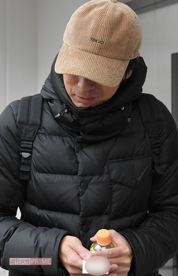 '20年2月、復帰について直撃取材を受ける徳井義実