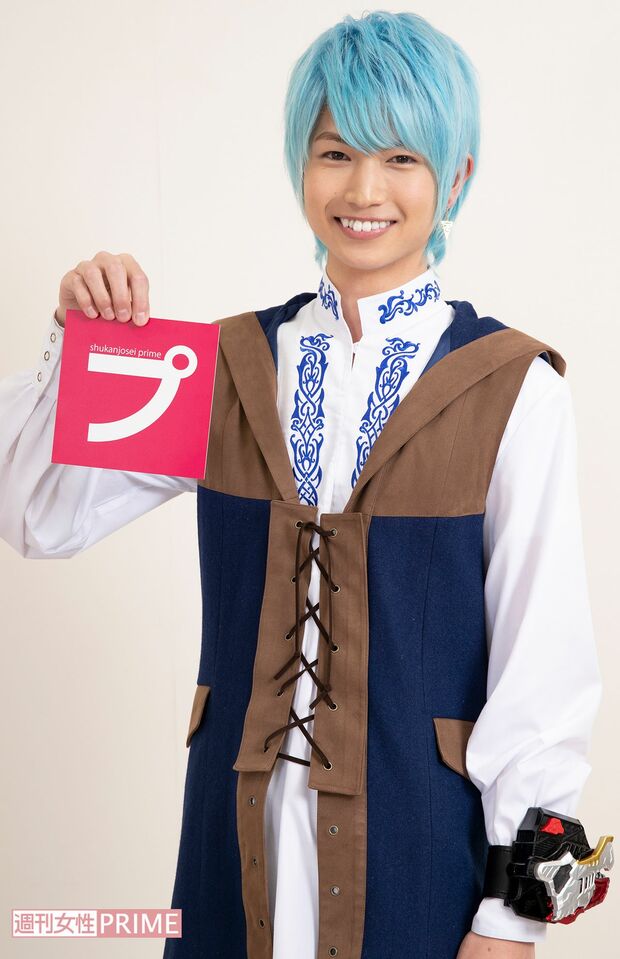 リュウソウブルー／メルト役　綱 啓永