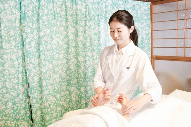 腎臓ケアに特化した鍼灸院として、患者さんから信頼を集める大野さん。「腎臓に不安がある分、養生しながら疲れをためないようにしているので、毎日元気です」