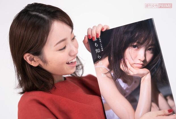 撮影秘話をウキウキと話すずーみん　撮影／佐藤靖彦