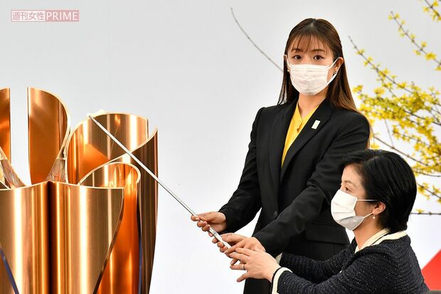 2021年3月、「聖火リレーグランスタート」セレモニーに出席した石原さとみ