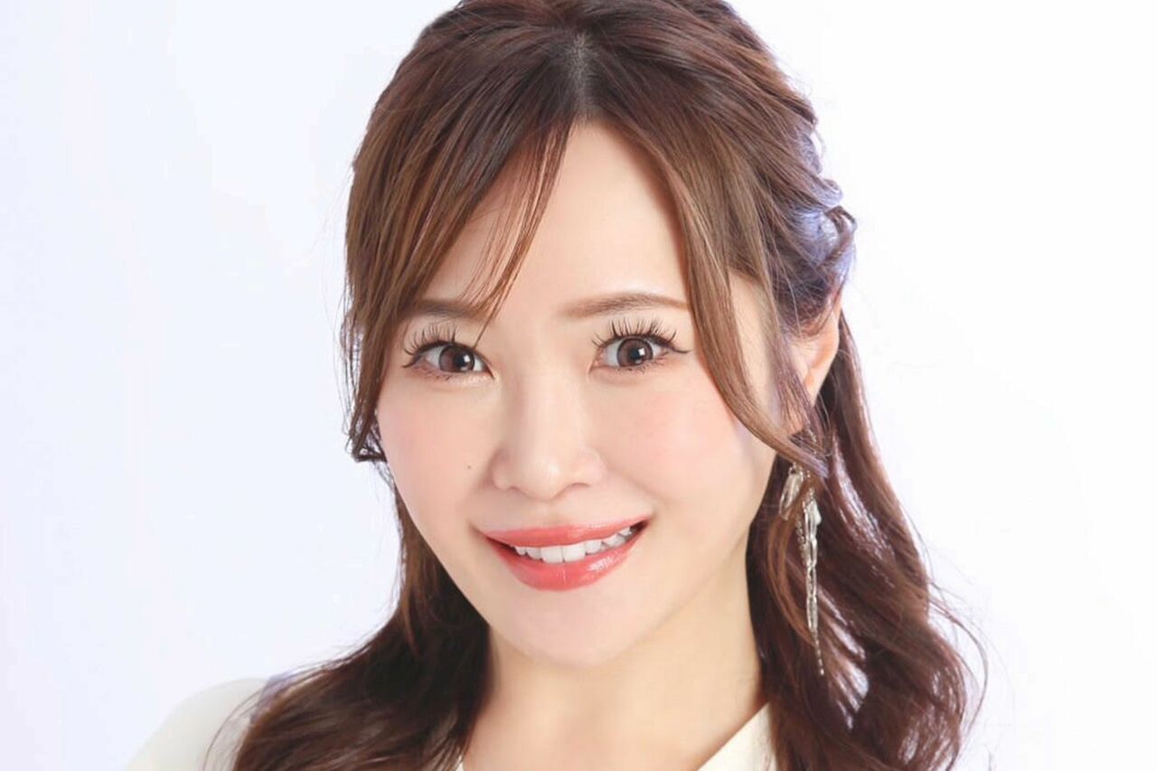 あの占い師たちは、イマ》“スピリチュアル女子大生”として活躍・CHIE 