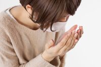 【知って楽しい雑学】くしゃみをすると「誰かに噂をされている」というのはなぜ? 由来は『万葉集』にあっ…