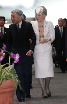 '14年に沖縄県を訪問された際、美智子さまは芭蕉布を使用した一点もののお召し物をご着用