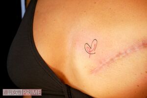 サンスクリット語で「平和」「平穏」といった意味を持つ“shanti”やハートのタトゥーを入れた