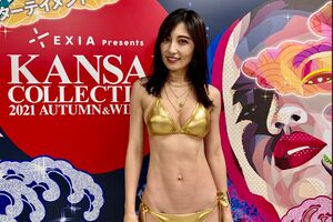 『関西コレクション』では金色ビキニで登場した熊田曜子（『関西コレクション』公式ツイッターより）