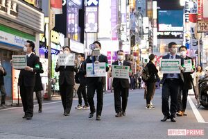 飲食店からの恨み節も聞こえてきそうな帰宅を促すパトロール(歌舞伎町)