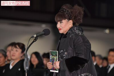 弔辞を読む黒柳徹子