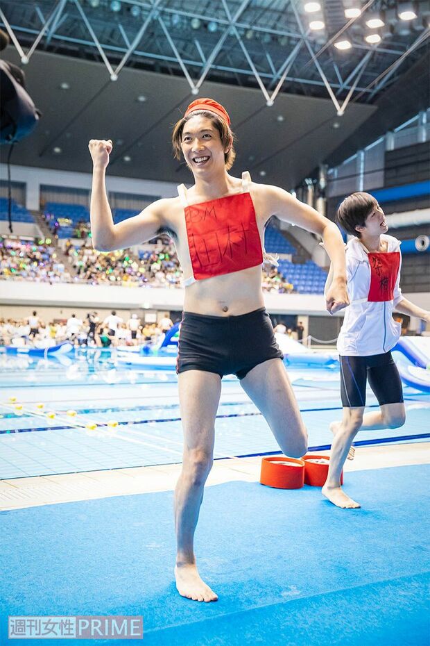 謎ポーズをキメるボイメン田村　撮影／廣瀬靖士