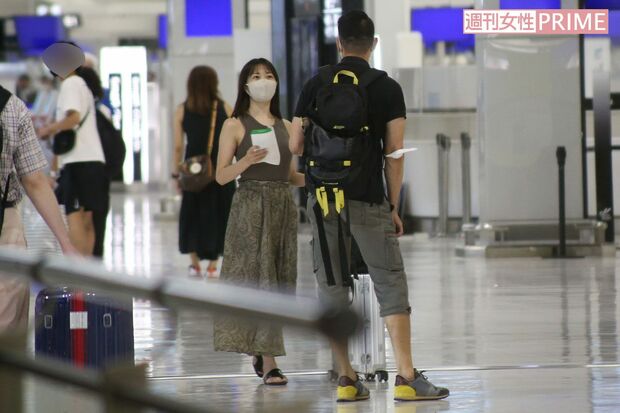 アメリカ旅行の当日、空港で落ち合った元『NMB48』の松岡知穂と実業家のX氏