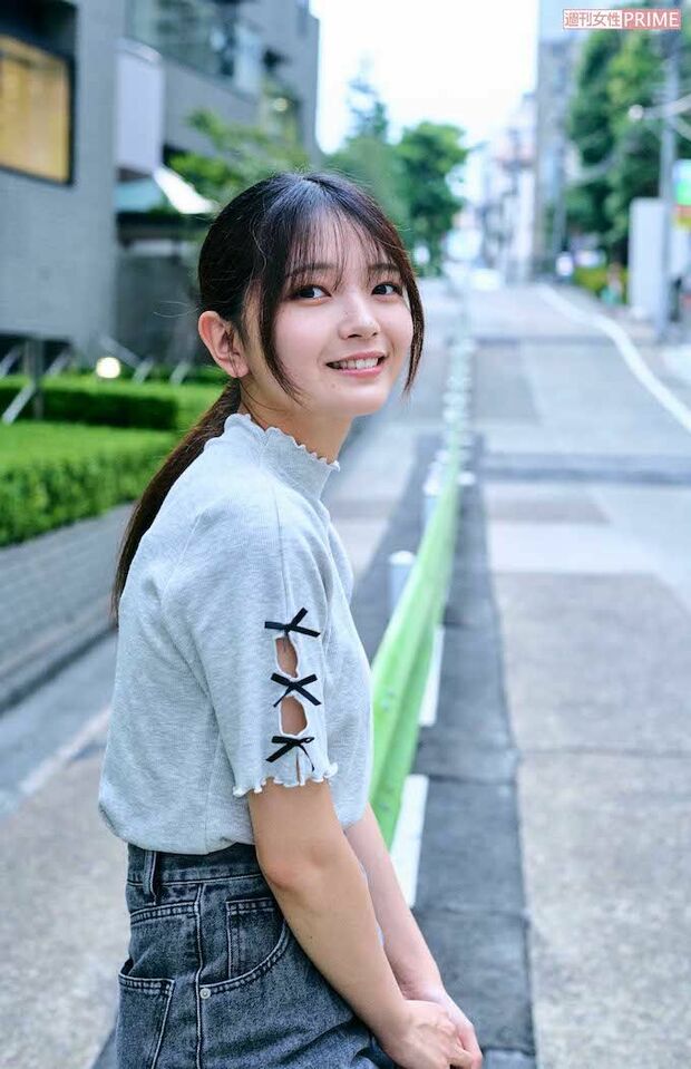 撮影中、ファンに声をかけられ「ありがとう」とほほ笑んだ福留光帆だったが、後になって「サインや握手すればよかった」と後悔していた　撮影/山田智絵