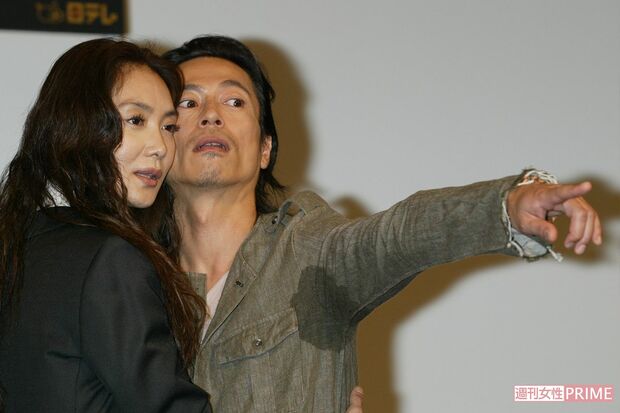 ドラマ『世界で一番君がすき』で共演した浅野温子と三上博史