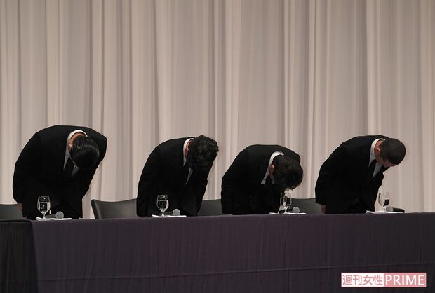 山口を除くTOKIOのメンバーが出席した謝罪会見（'18年5月2日）
