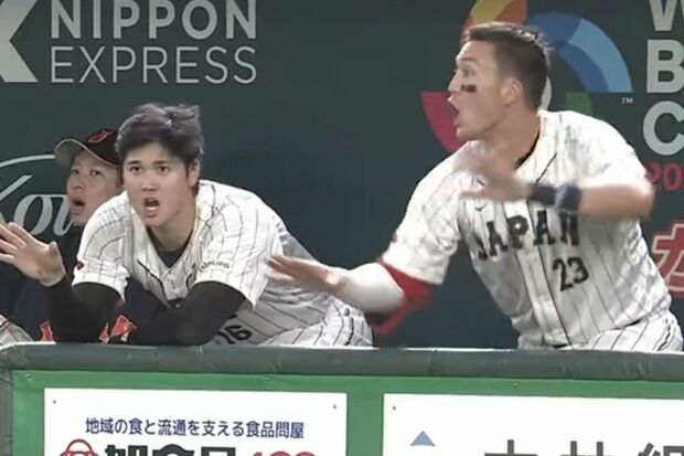 試合中のプレーを見てアメリカンなリアクションをとる大谷翔平とラーズ・ヌートバー選手（Prime videoより）