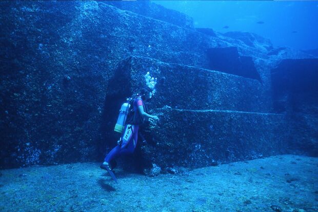 与那国を世界的に知らしめることになった海底遺跡の様子