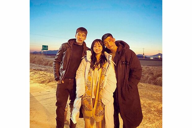 セロイとイソ、長家のグンウォン。劇中では敵対していても、本当は仲よし／グンウォン役のアン・ボヒョンのインスタより