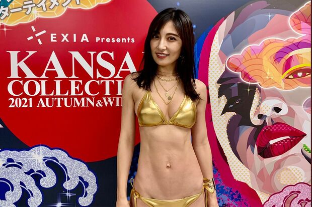 『関西コレクション』では金色ビキニで登場した熊田曜子（『関西コレクション』公式ツイッターより）