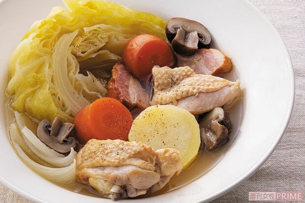 骨つき肉とキャベツのポトフ(撮影/廣瀬靖士)