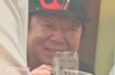 後輩劇団員との飲み会で率先して場を盛り上げ、満面の笑みを見せた古田新太