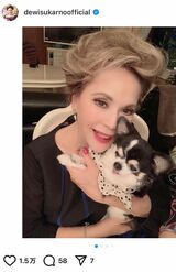 2024年11月に亡くなった愛犬パールちゃんとデヴィ夫人（公式インスタグラムより）