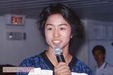 1999年、ハワイでデビュー会見に臨んだ櫻井翔
