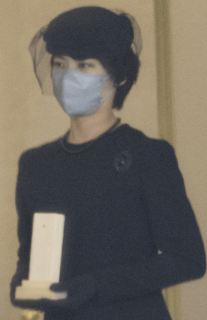 久子さまの次女で、二三子さんの孫にあたる千家典子さんが喪主を務め、神式で行われた