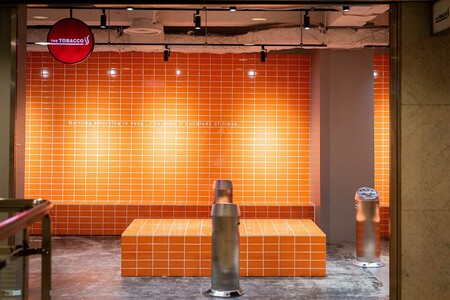 喫煙所『THE TOBACCO SHINSAIBASHI』の内観（その1）