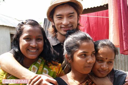 バングラデシュでドキュメンタリー映画の撮影に協力してくれた娼婦と。卒業論文のテーマにもなった