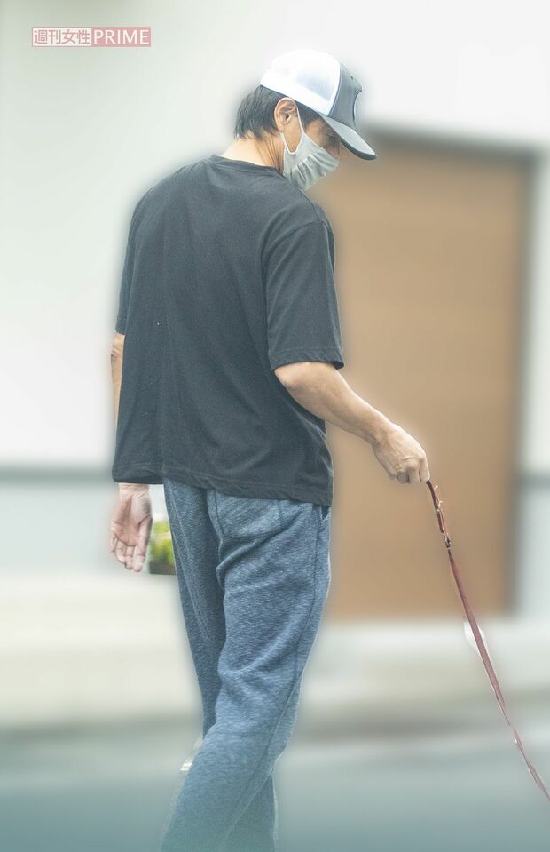 2021年10月、愛犬を散歩させていた吉田栄作