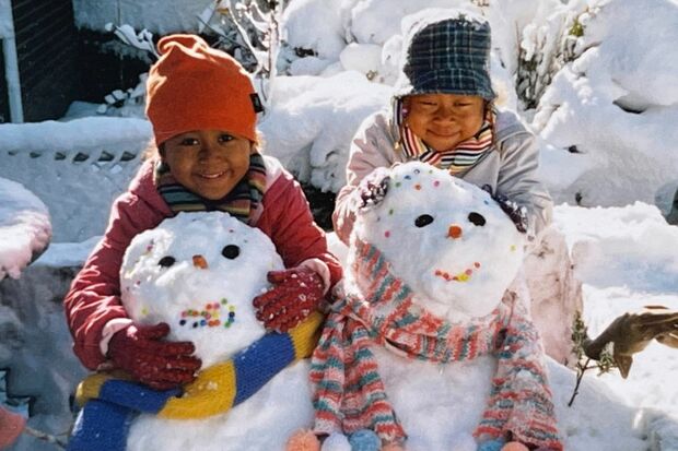 ニューヨーク時代のひとコマ。2人がしているマフラーは環さんの手編みで、大阪なおみさんには当時好きだった『ハリー・ポッター』のような柄に〝NAOMI〟のネーム入り