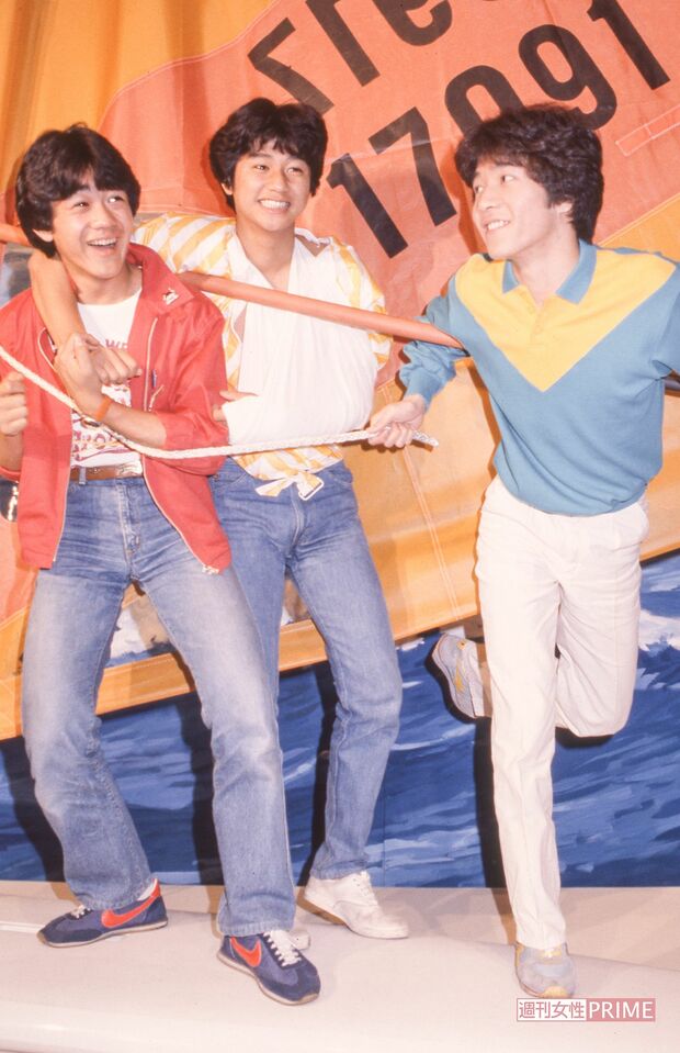 映画『ブルージーンズメモリー』完成会見。撮影期間中、マッチがコンサートのステージから転落して腕を骨折したため、急きょ、ケンカで骨折するストーリーに変更されたそう（'81年5月）