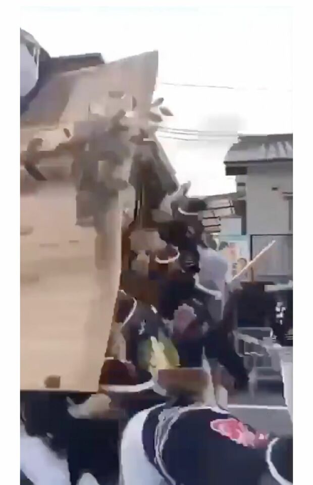 だんじりがさらに大きく傾く　5/9（SNSより）