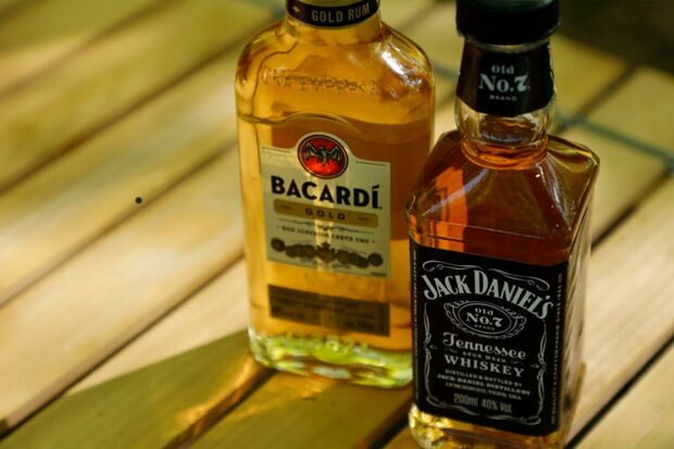 持ち出し用は小瓶を選ぶとかさばらない　撮影／飯貝拓司