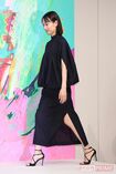 「新しい命を授かりました」。俳優・松坂桃李(34)と結婚して2年、第1子を妊娠した。発表1か月前の10月27日には東京国際映画祭にピンヒールを履いて出席したが、ウエストまわりがゆったりのドレスは予兆があったのかも。