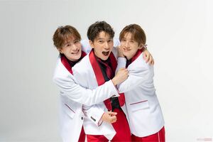『SHOW-WA』左から向山毅、山本佳志、寺田真二郎 撮影/伊藤和幸 ヘアメイク/小園ゆかり、小野紗友美 スタイリスト/鈴江英夫(H)
