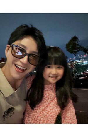 長女は父と、長男は母と暮らす。姉と弟の“生き別れ”がつらい!（画像は江宏傑SNSより）