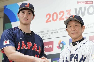 大谷翔平（左）と栗山英樹氏