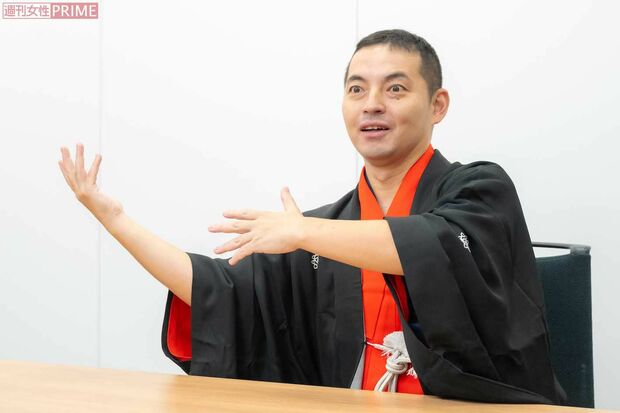 かつて末高斗夢の名で芸人として活躍し、'11年に落語家に転身した錦笑亭満堂