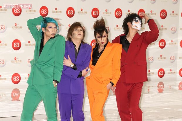 2012年、第63回NHK紅白歌合戦に初出場したゴールデンボンバー