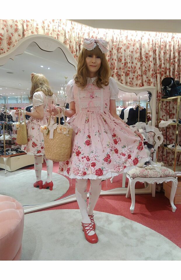 ロリータファッションに身を包むオンプさん（本人SNSより）