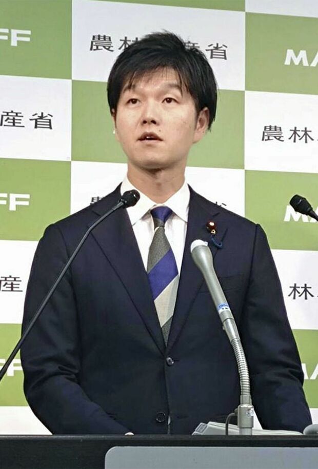 「おこめ券大好き」の鈴木憲和農水相（共同通信）