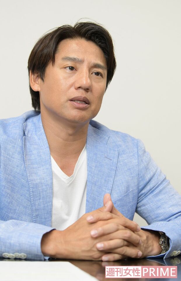 週刊女性の取材に答えるバルセロナ五輪・銀メダリストの池谷幸雄氏