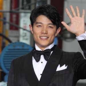 朝ドラでブレイク　鈴木亮平は英語ドイツ語堪能な秀才キャラ