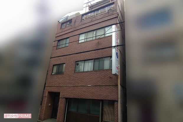 杉山容疑者らの自宅兼会社のビル